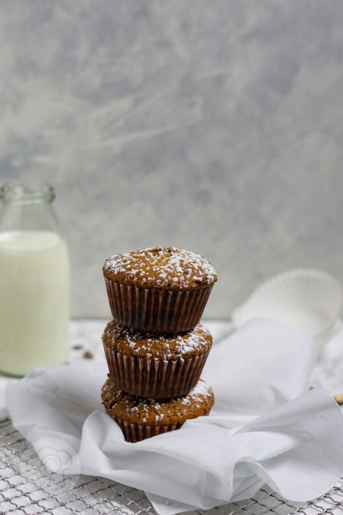 Muffins mit Schokostückchen 3 Muffins mit Schokostückchen, 3 Stück gestapelt