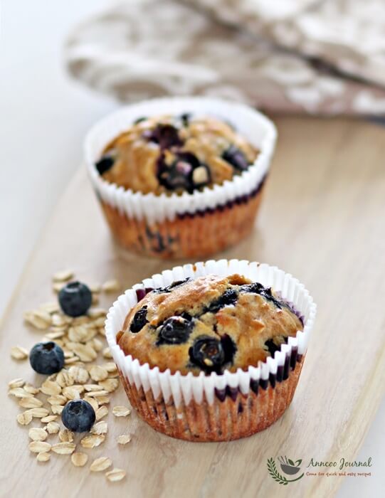 egg white blueberry oat muffins 025