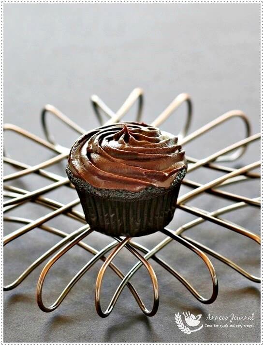 devil food cupcakes 048