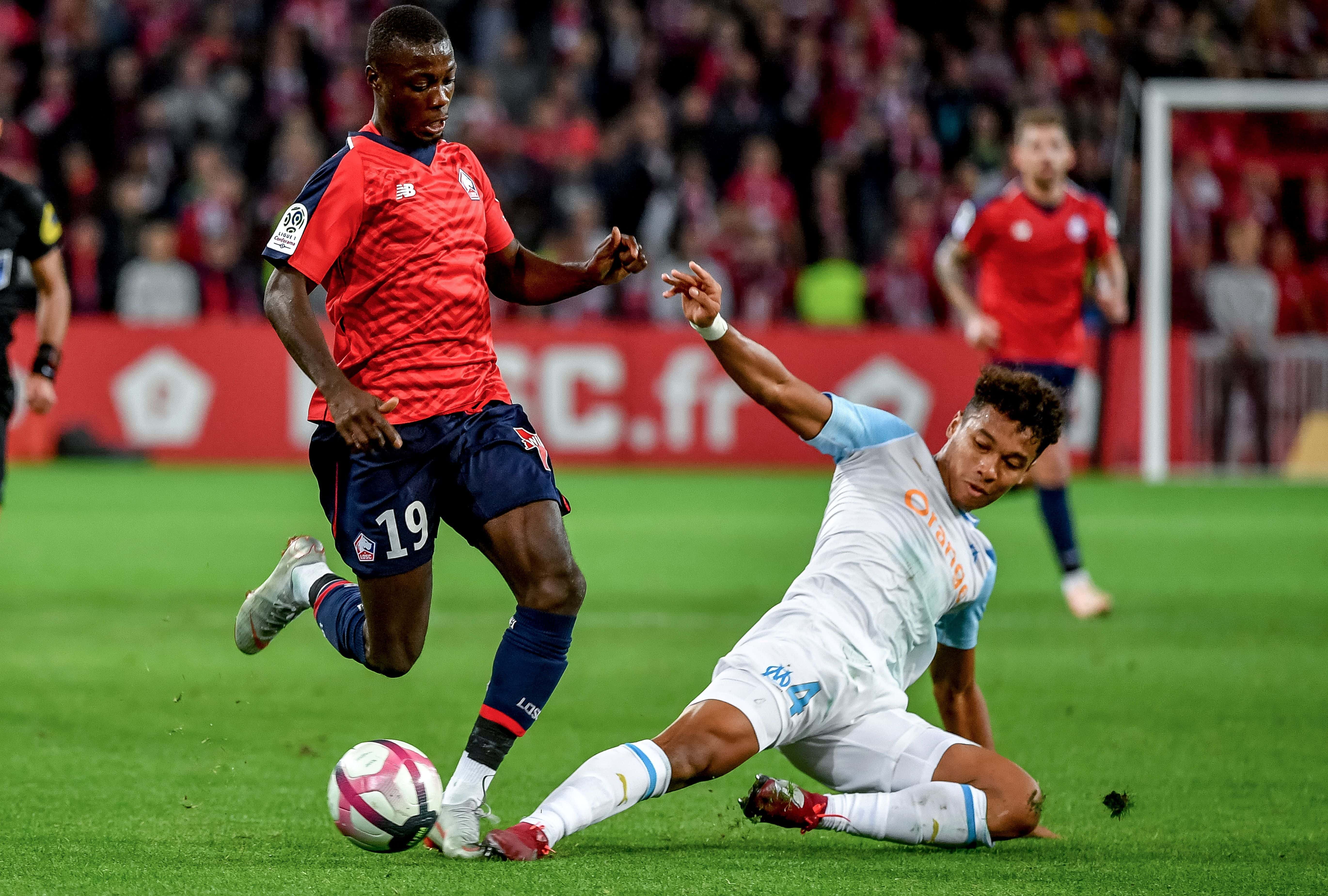Marseille's French midfielder Boubacar Kamara (R) could be on the move in January (Photo by PHILIPPE HUGUEN/AFP/Getty Images)