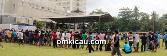 Menyengat: Lomba digelar di tengah lapangan sepakbola MMTC.