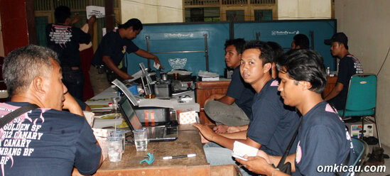 Puasa gaji, pengurus bisa membeli berbagai perlengkapan kerja.