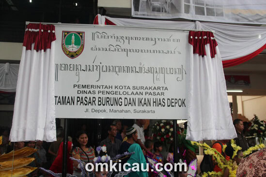 Pembukaan selubung papan nama Taman Pasar Burung Depok.