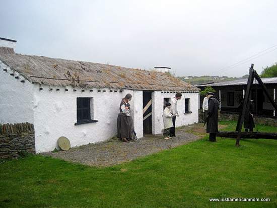 http://www.irishamericanmom.com/2015/05/13/the-thatched-cottage-as-a-symbol-of-ireland/