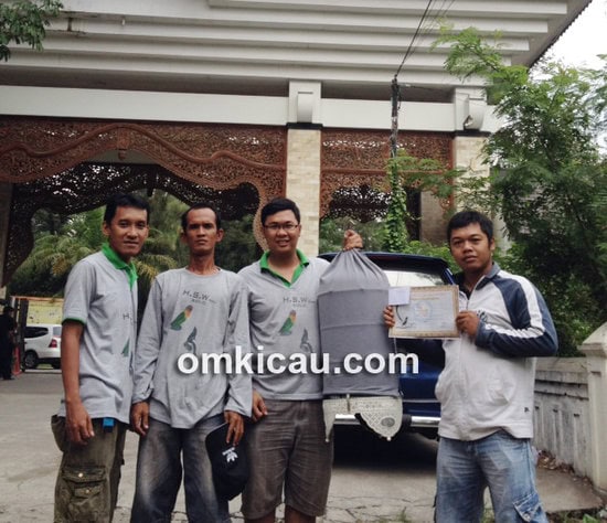 Danang dan kawan-kawan bersama lovebird Srikandi.