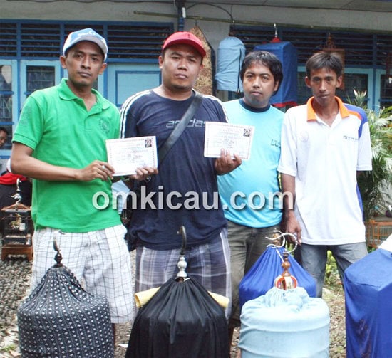 D'pri (paling kiri): Anis merah Ola Ramlan memang oye.