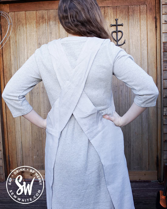 Cross over back linen apron