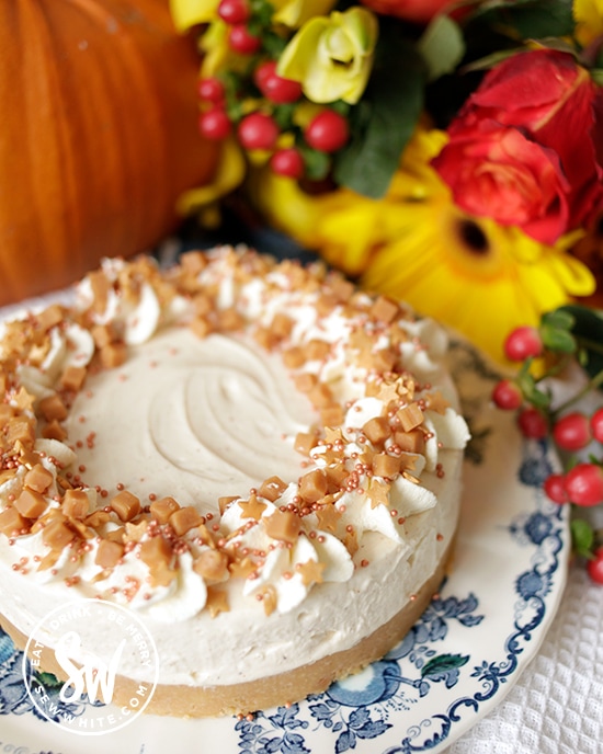 pumpkin spice cheesecake topped with fudge pieces