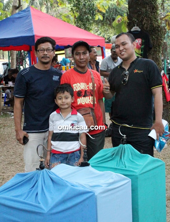 Ikbal, pemilik cucak hijau Asoka