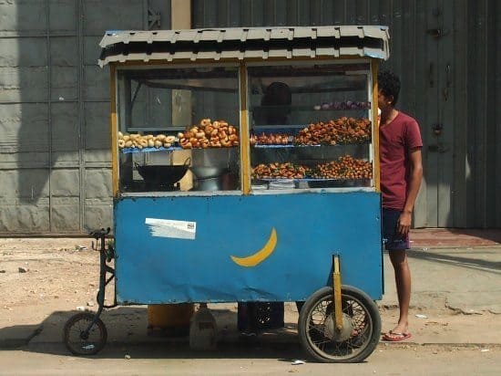 Street Food in Sri Lanka, Jaffna. Where to eat in Jaffna? Street food and local hotels are everywhere, but if you want a more up-market meal and a beer, you'll need to search harder.