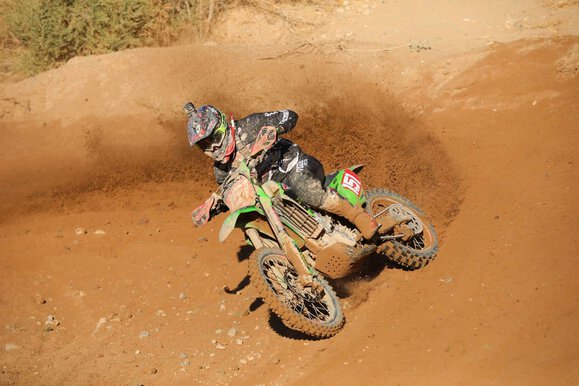 clay hengeveld riding his kx450 at the 2020 havasu worcs