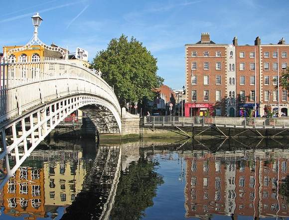View of the Ha'penny Bridge from Bachelor's Walk