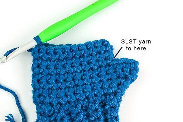 Want to crochet a quick and easy pair of toddler mittens? This free crochet pattern will walk you through how to crochet mittens using only single crochet.
