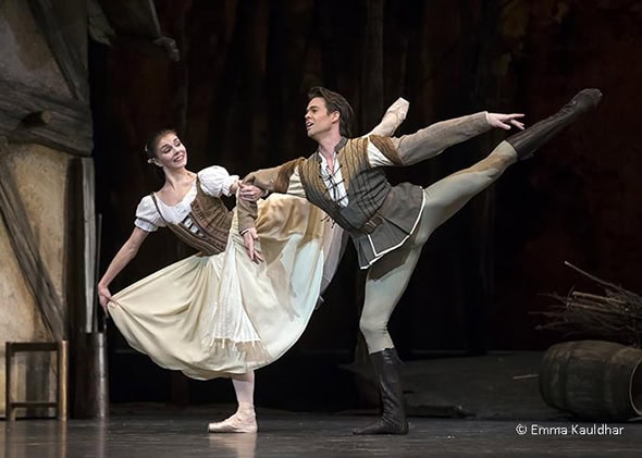 Natalia Osipova and Matthew Golding in Giselle (photo Emma Kauldhar)