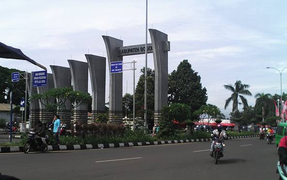 Pintu gerbang ke Jl Raya Pemda Cibinong