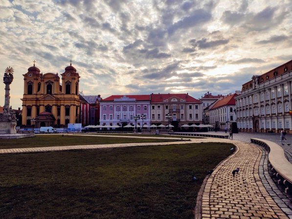 24 hours in Timisoara Piata Unirii