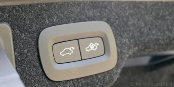 Volvo S90 T5 Momentum power tailgate
