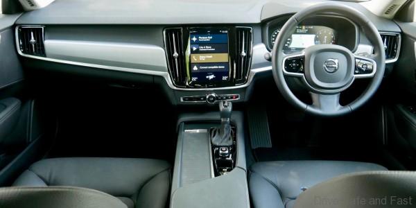 Volvo S90 T5 Momentum cabin