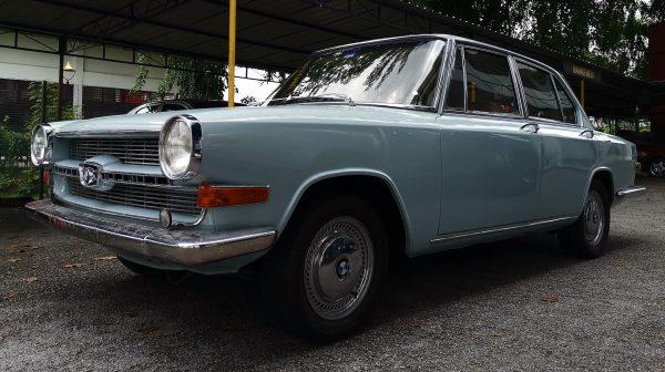 BMW 2000 Series 1970 headlamps
