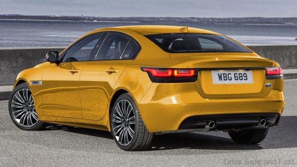 Land Rover sedan 2021