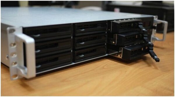 Обзор системы хранения данных Synology RS3413xs+ (обзор, система, хранение, дать, synology, rs3413xs) Обзор системы хранения данных Synology RS3413xs+