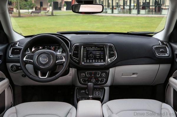 Jeep Renegade 4xe_dashboard