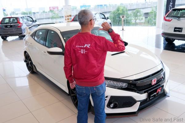 First New Civic Type R Gets Delivered
