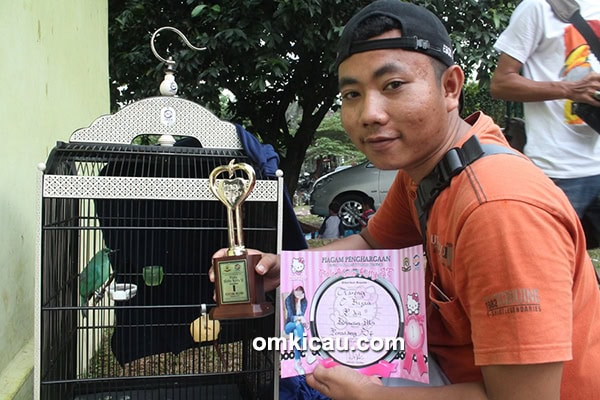 Om Ikhwan dan cucak hijau Gareng