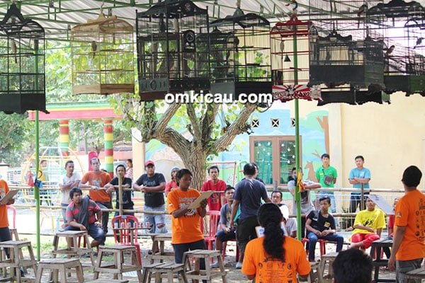 Lomba burung Anniversary GRB Mondokan Sragen