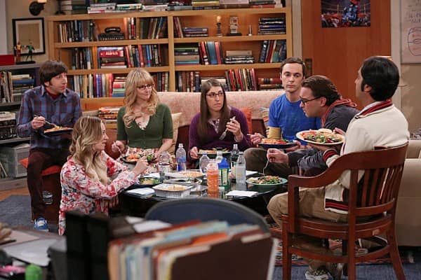 Najlepsze seriale sitcomy - poznaj 18 tytułów, którymi warto się zainteresować 9 the big bang theory the table polarization