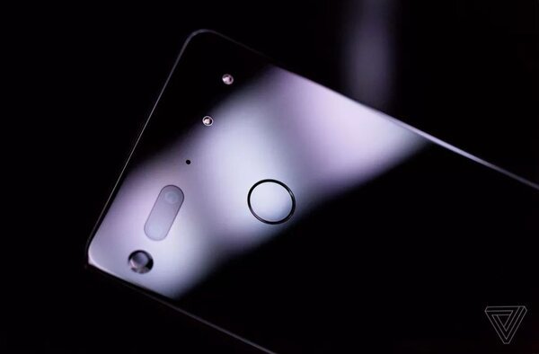 Смартфон от "отца" Android: вышел первый обзор Essential Phone (смартфон, отец, android, первый, обзор) Смартфон от "отца" Android: вышел первый обзор Essential Phone