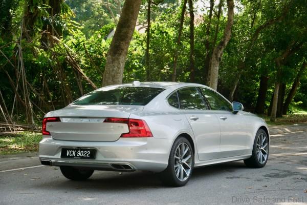 Volvo S90 T5 Momentum rear