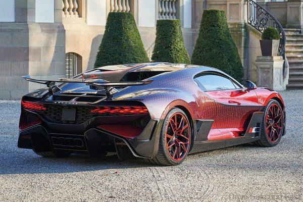 Bugatti Divo 'Lady Bug' Custom rear quarter