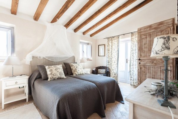 La Buia Villa - Downstairs Bedroom - Bed and Lamp
