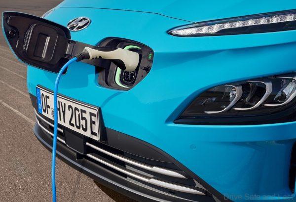 Hyundai Kona Electric_being charged