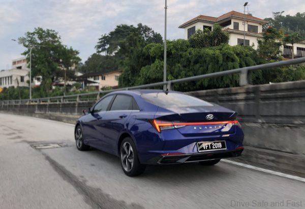 Hyundai Elantra Smartstream rear