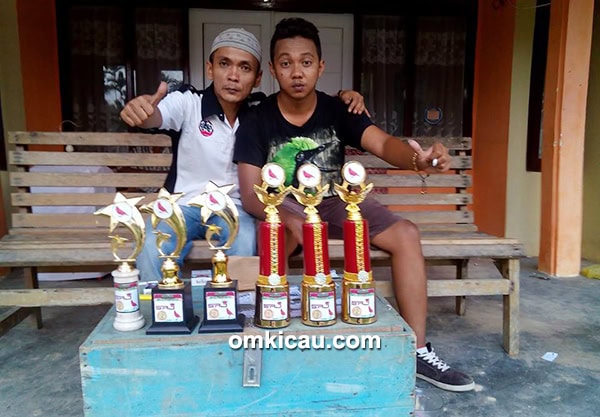 Om Lilik (kanan) bersama Om Rollys