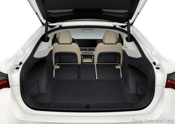 BMW i4 edrive40 boot space