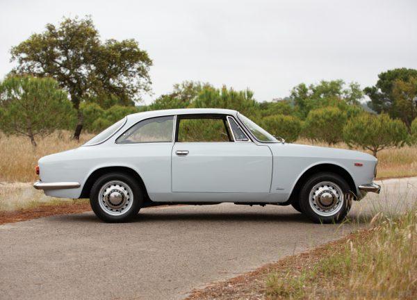 1963 Alfa GT 1300 Junior side view