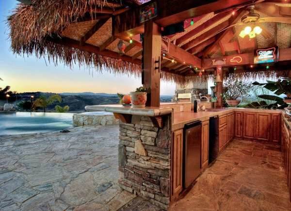 DIY PORCH AWNING IDEAS WITH TIKI HUT ROOF