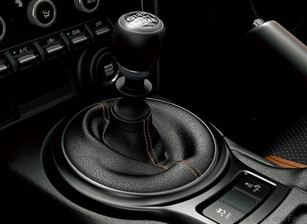 Toyota GT86 gear shift