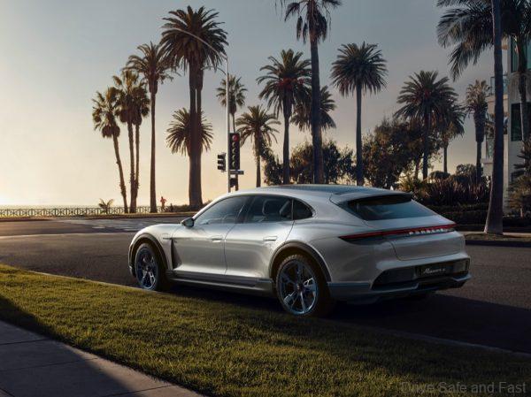Porsche Taycan Cross Turismo_side view