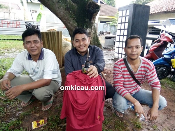 Om Budi dan lovebird Klara