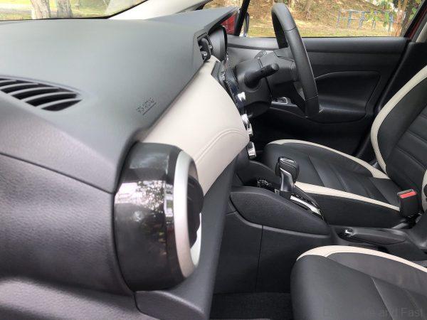 Nissan Almera VLT_2020_two tone dashboard