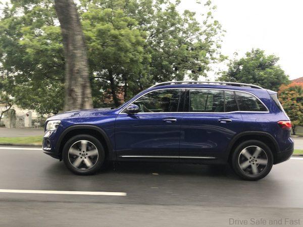 Mercedes-Benz GLB 200_side view
