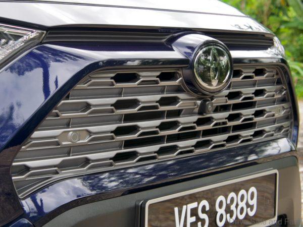Toyota RAV4 safety sense radar and grille