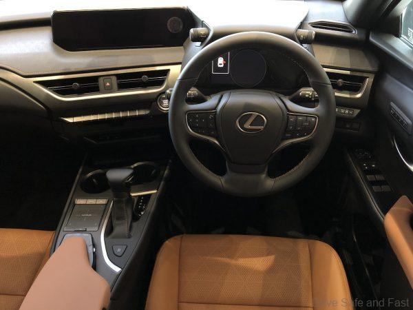 Lexus UX_2021_dashboard