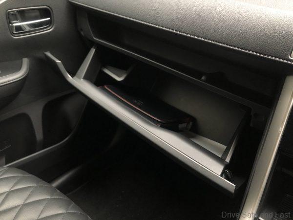Mitsubishi XPANDER_glove box