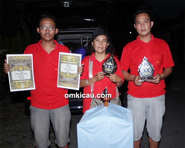 Ibu Atik Arsi 88 dan kenari Koboy