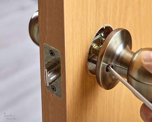 installing doorknob
